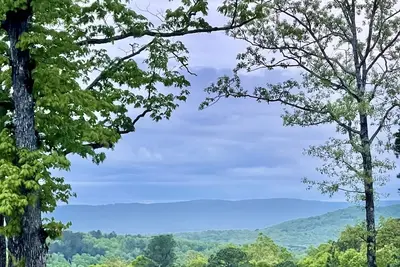 Image de Quiet and secluded modern farmhouse 15 miles from the Buffalo River.