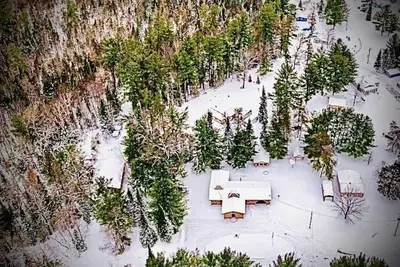 Image de Trails Lodge retreat is steps from\nThe bar and Orv trails! ! !