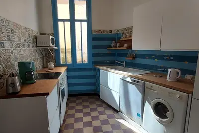 Image de Appartement rénové qui allie tradition et modernité, accès à un jardin intérieur