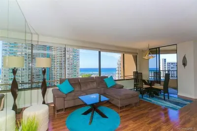 Remodeled, Fabulous & Spacious 2Bed/2Bat + Parking, Ocean View
