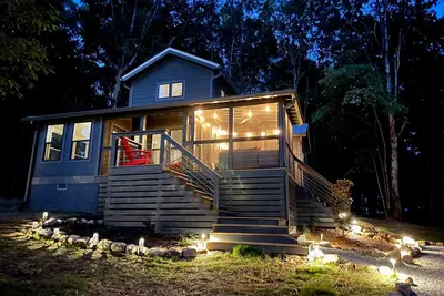 Image de Larger Home in Tracy City, Tn Tiny Home Lake & Community-Retreat at Water's Edge