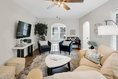 Bancroft House-Spacious, just remodeled & updated! New appliances, arcade games!