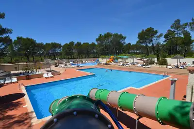 Image de Mobil Home Castellet/Bandol, 20mn des Plages, 5 mn Parc d'attraction