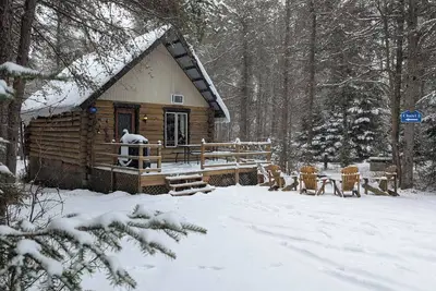 Image de 4 - Prunier : Chaleureux chalet en bois rond au bord de la belle Rivière Rouge