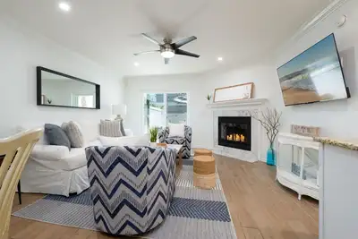 Image de Location! Location! Location! Beach, Shopping, Park, All 3 min walk! Super Clean
