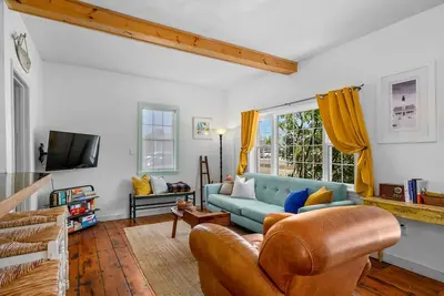 Image de 3bedroom, 1. 5 bathroom carriage house near beach and other amenities
