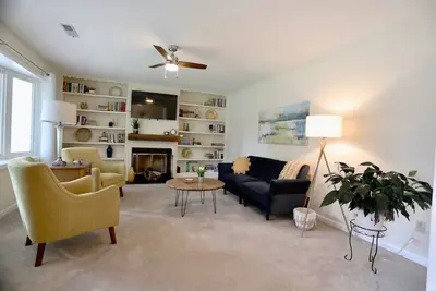 Image de Cheerful Eclectic Pinehurst Home! Less than 2 miles from Pinehurst #1-4