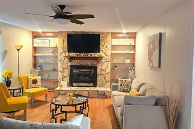 Image de Experience the warmth of a charming home that offers a serene view.