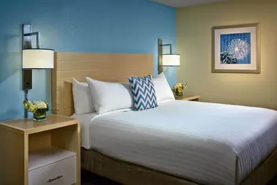 Image de Unwinding in Cincinnati! Full Kitchen, Free Breakfast, Pet-friendly Property!