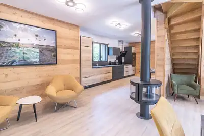 Image de Luxe et confort au bord du golf - 8 pers, spa privé, piscine, salle de sport, nombreuses activités