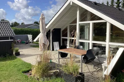 Image de Maison de vacances pour 5 a FĂĄrvang-By Traum
