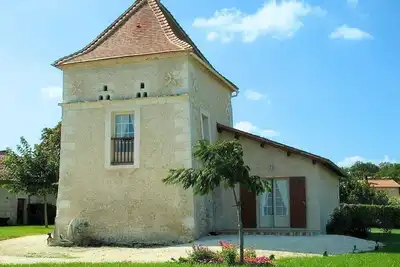 Image de Gîte de charme 17ème s. avec jardin clos, proche forêt et Aubeterre, internet fibre, animaux Ok