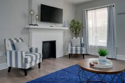 Image de 3br 1. 5ba, Renovated, Full Unit