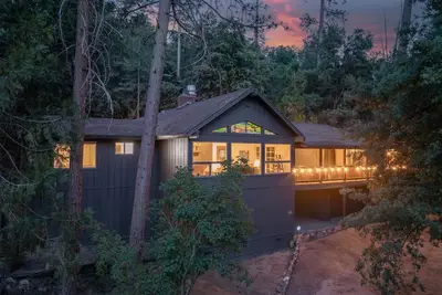 Image de Sierra Mountain Escape - Brand new spa/game room!