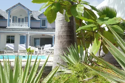 Image de Villa Sakouli avec piscine privée et citerne, à 5mn de la plage et du village.