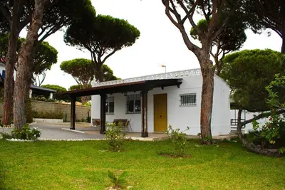 Image de Recently Renovated Villa - 5min Walk From The Beach