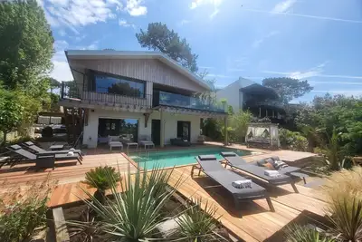Image de Villa avec piscine et vue panoramique au Pyla à 6\" des plages à pied
