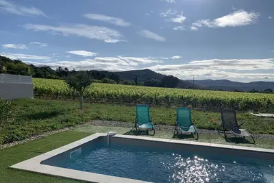 Image de Villa neuve climatisée avec sa piscine privée. Quartier très calme