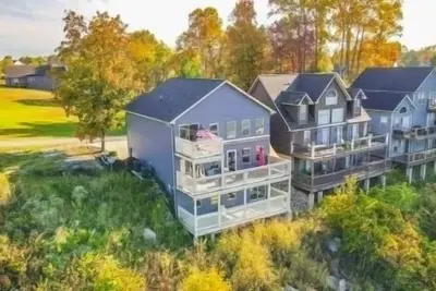 Image de Newly Renovated ‘Harborview’ overlooking Lee’s Ford Marina on Lake Cumberland