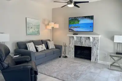 Image de Luxurious Beach Condo in Madeira Beach Yacht Club!