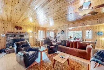 Image de Tree-lined home with a balcony, grill, yard, & wood-burning fireplace - dogs ok