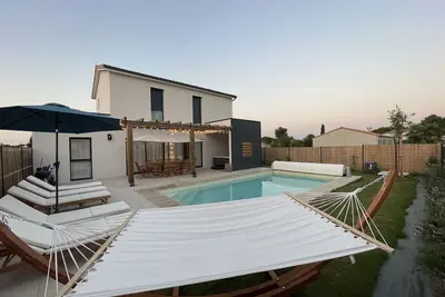 Image de Villa with private pool and Jacuzzi on a residence with tennis