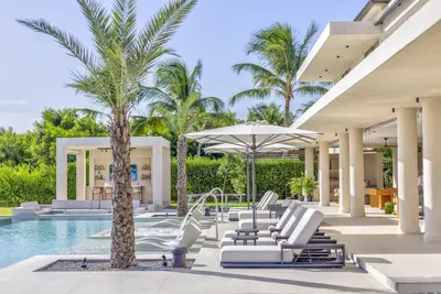 Image de Solara - Butlered Villa with Lake View & Spectacular Sunsets