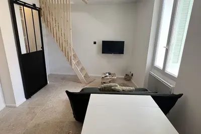 Image de Grand studio rénové avec chambre en mezzanine
