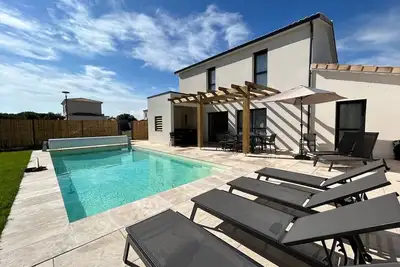 Image de Villa with private pool and Jacuzzi on a residence with tennis\n