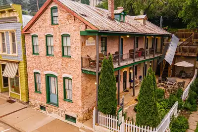 Image de Blue Door Inn- Entire Building