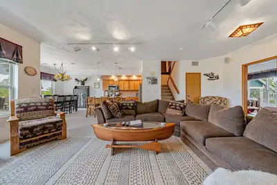 Image de Woodridge at Seven Springs - Spacious & Cozy 4 Br/4 Ba Mountaintop Condo! !