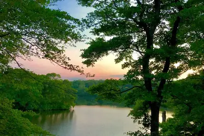Image de Peaceful private retreat on pond, minutes from Falmouth and Woods Hole.