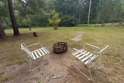 Relaxing Wilderness Getaway- Surrounded by Atv trails and lakes!