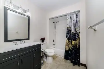 Image de King bed Pet-Friendly Executive Home, Daytona Beach: Minutes to Beach Speedway