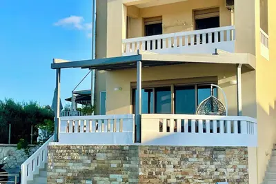 Image de Villa Cook Greek Island Getaway with Pool and Sea Views