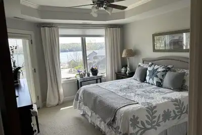 Image de Beautiful Gills Rock condo overlooking Lake Michigan.