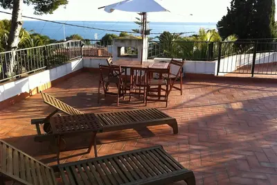 Image de Villa de vacances à Tarragone avec terrasse plein air, jardin et Wi-Fi.