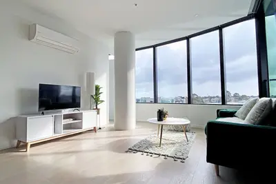 Image de Panoramic Views! Spacious 2 Bed, 2 Bath Luxury Apartment w/ Free Parking