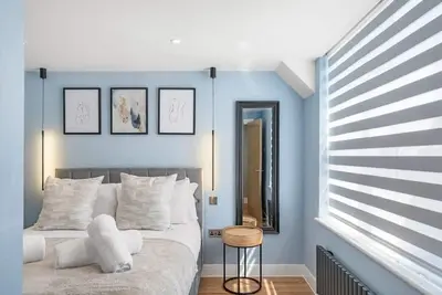 Spacious Apartment, 1 Minute from Seafront