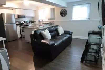 Image de Newly Renovated Private 2 bedroom basement apt