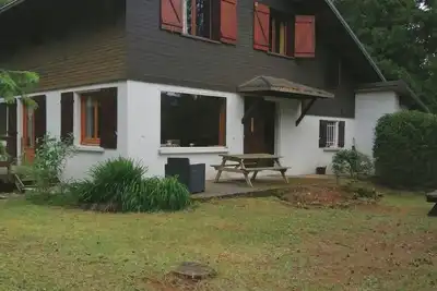 Image de Idéalement situé au centre du village près du lac du bonheur.