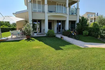 Image de Cozy apartment on Lake Garda in luxury residence. With pool