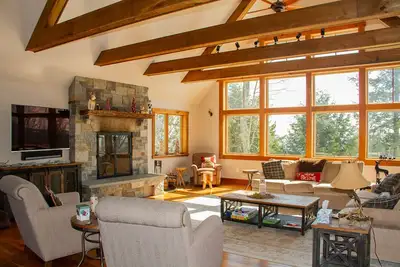 Image de Mountainside 5-Br Ski-In/Out Okemo Retreat