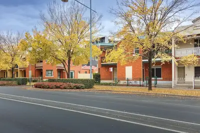 Image de Central Style at the Gardens - Stunning three bedroom classic in the heart of Albury