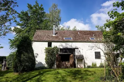 Image de Maison avec piscine privée et confort moderne