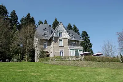 Image de Grand château accueillant animaux de compagnie