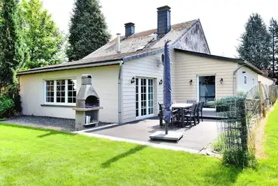 Image de Maison familiale moderne avec spa