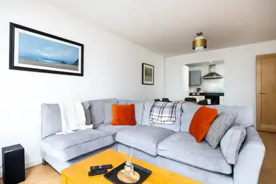 Image de Lovely 2 Br Apartment With Balcony