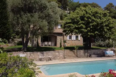 Image de Bastide rénovée, climatisée, piscine, 10mn plages de Cannes, vue Mer et Estérel