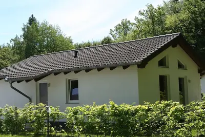 Image de Bungalow en Eifel près de la forêt